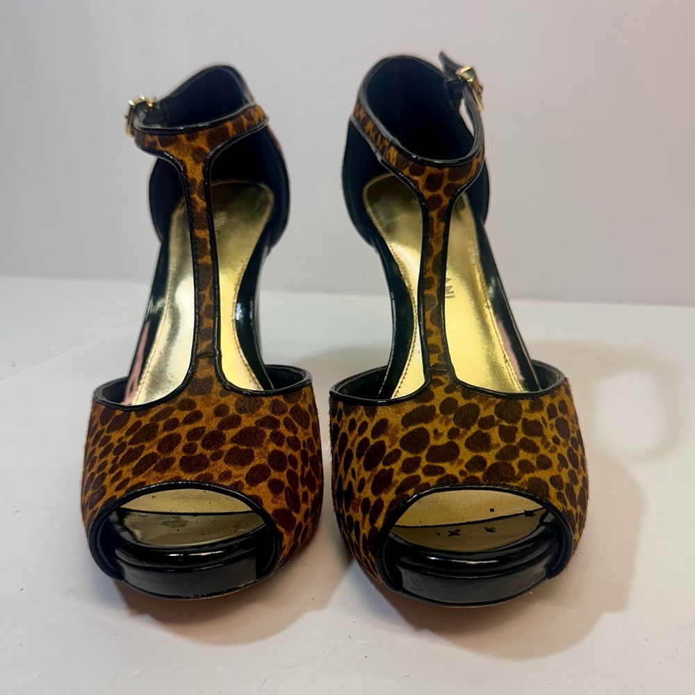 Antonio melani cheetah‎ heels size 7.5 has some peeling inside strap see pics